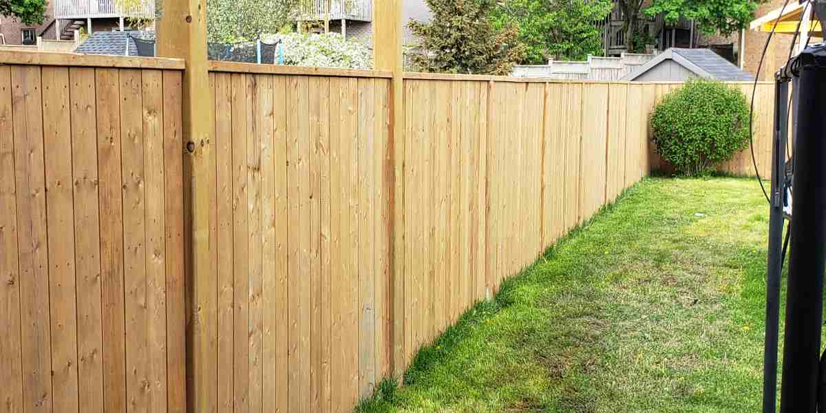 residential fencing back yard