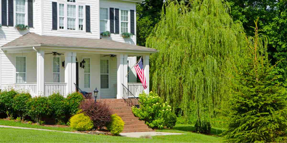 white house with a american flag