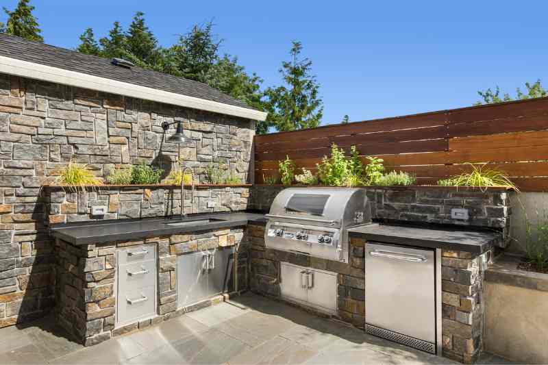 outdoor kitchen hardscapes