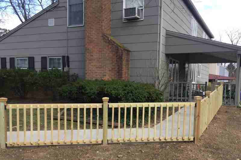 front yard walkway fence