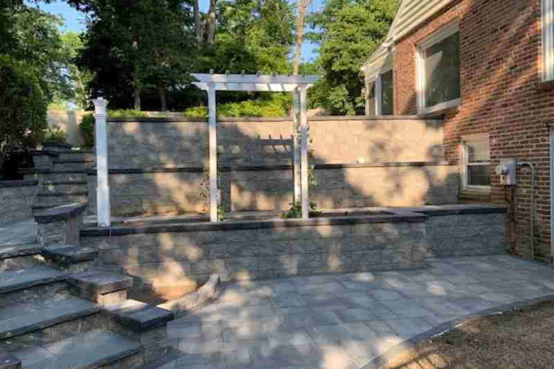 retaining wall with steps