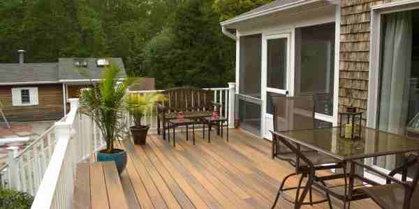 composite deck with white railing